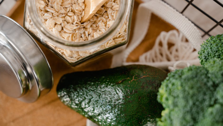 The Top 8 Foods to Eat and Avoid After a Tooth Polishing Procedure